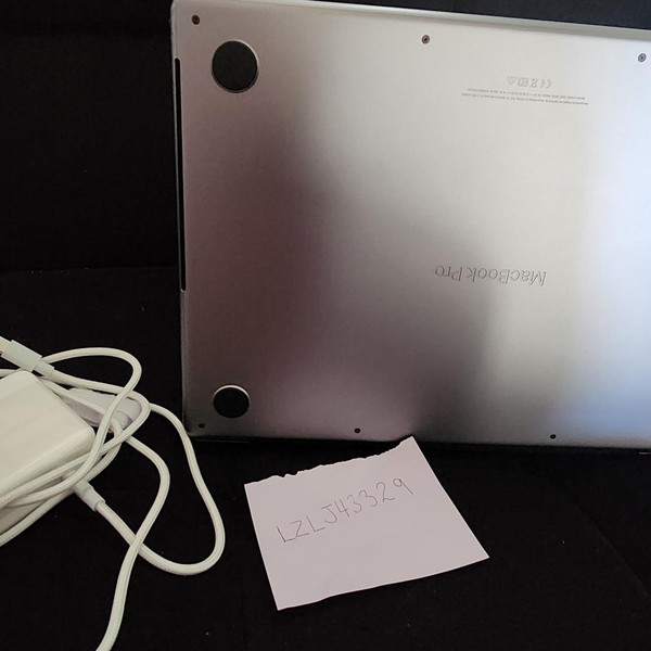 MacBook Pro 2021 - 14 inch - 512 GB, Silver, 16 GB, Apple M1 Pro 8-core