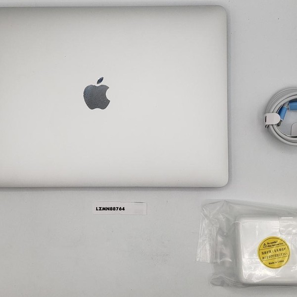 MacBook Pro 2022 - 13 inch - 256 GB, Silver, 8 GB, Apple M2