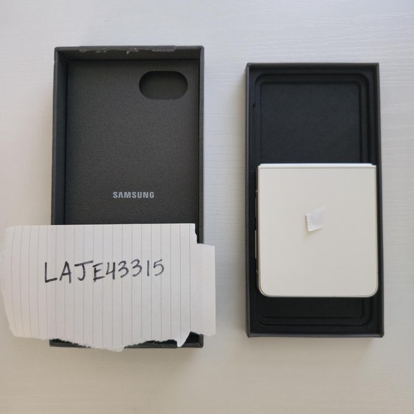Samsung Galaxy Z Flip8 - Unlocked, 256 GB, Cream, 12 GB, SM-F776U1
