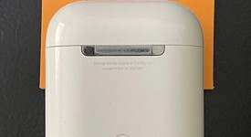 Used
													Apple AirPods 2nd Gen - Lightning Case, photo 3 of 5
