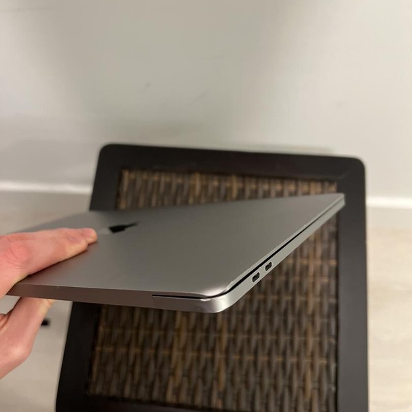 MacBook Pro 2019 - 13 inch - I5, Gray, 256 GB, 8 GB