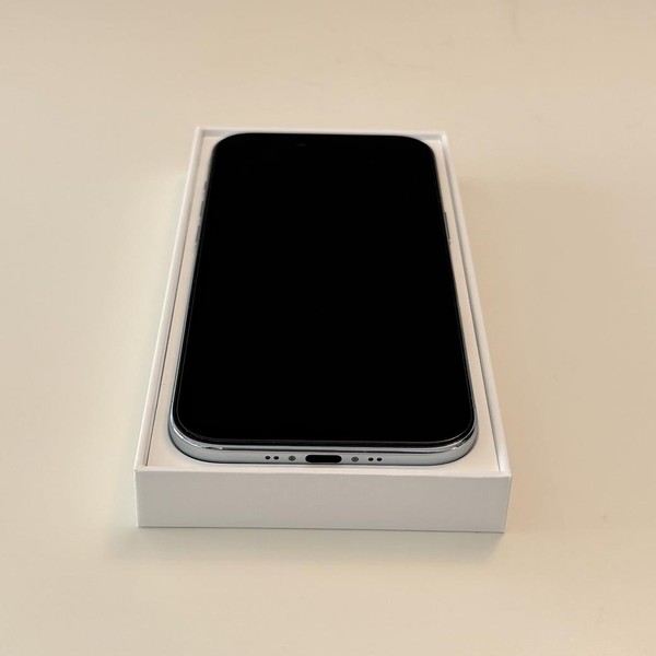 Apple iPhone Air - Unlocked, 256 GB, Sky Blue, A3260