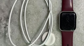 Fair
													Apple Watch SE 1st Gen 40mm - Unlocked, Silver, A2353 - Cellular, Aluminum, photo 2 of 6
