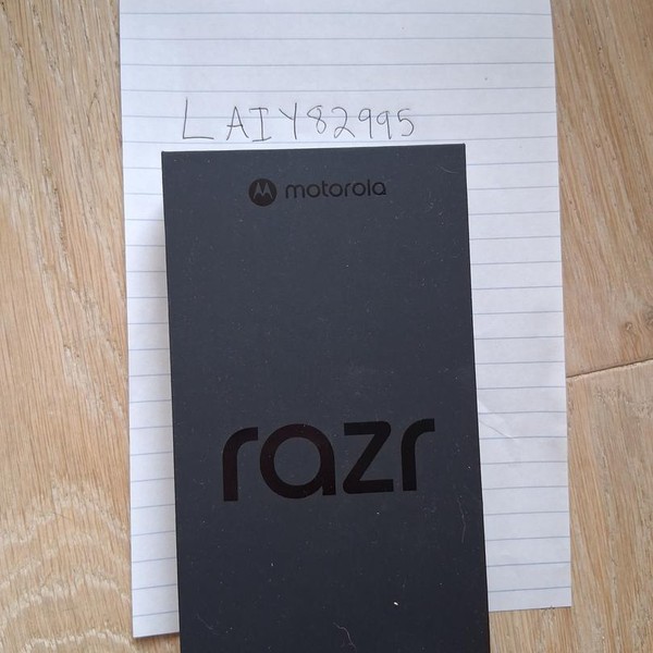 Motorola Razr (2026) - Unlocked, 256 GB, Gray