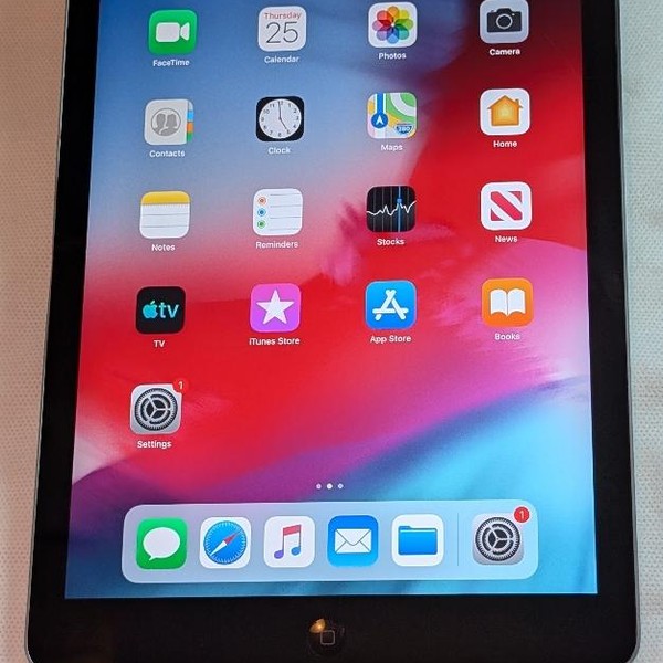 Apple iPad Air - Unlocked, 16 GB, Gray