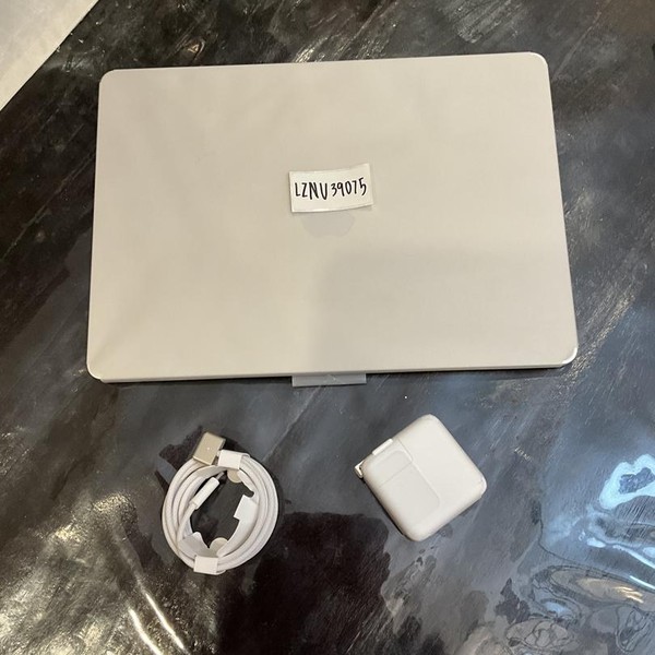 MacBook Air 2025 (M4) - 13 inch - 256 GB, Starlight, 16 GB, Apple M4