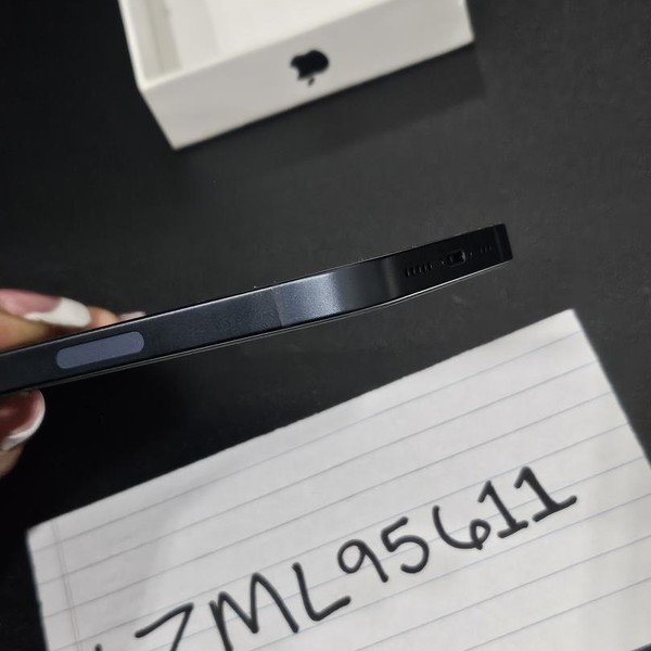 Apple iPhone 13 - Metro by T-Mobile, 128 GB, Midnight, A2482