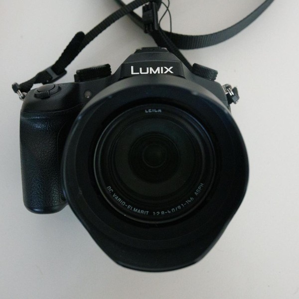 Panasonic Lumix FZ1000