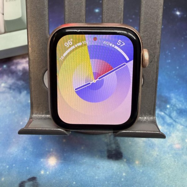 Apple Watch SE (1st Gen) 44mm - Unlocked, Gold, A2354 - Cellular, Aluminum