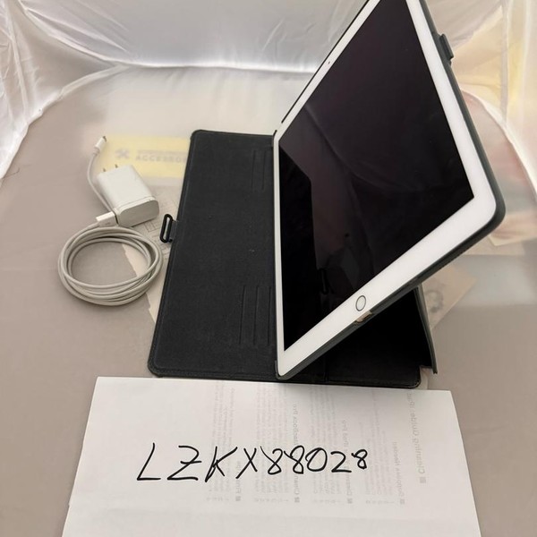 Apple iPad Pro 12.9 inch 2nd Gen 2017 - Wi-Fi, 256 GB, Silver