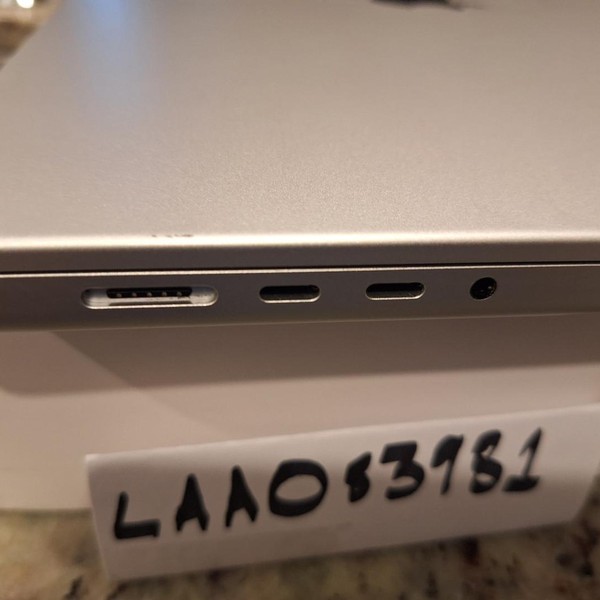 MacBook Pro Late 2023 (M3) - 16 inch - 1 TB, Silver, 64 GB, Apple M3 Max 16-core, 40-core GPU