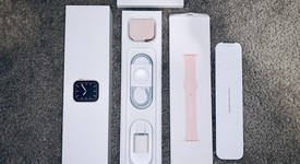 Mint
													Apple Watch Series 5 44mm - Gold, A2093 - GPS, Aluminum, photo 1 of 9
