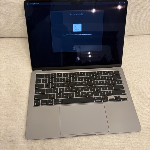 MacBook Air 2022 (M2) - 13 inch - 256 GB, Gray, 8 GB, Apple M2