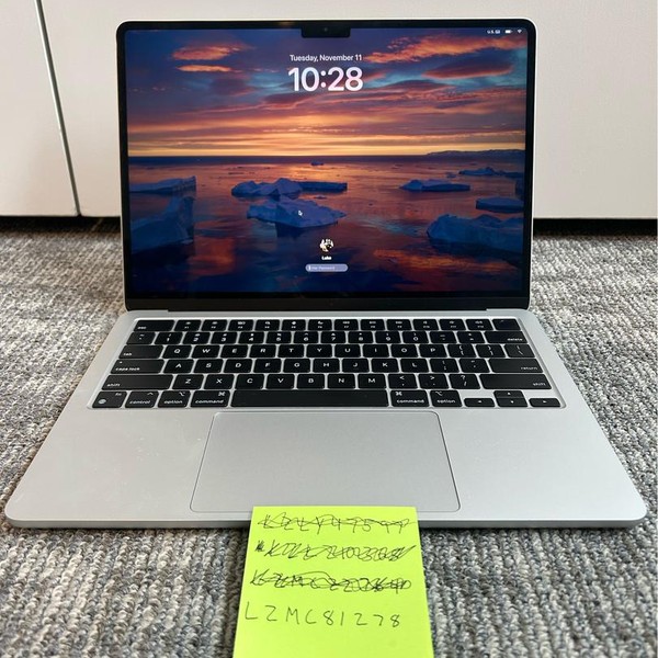 MacBook Air 2022 (M2) - 13 inch - 256 GB, Silver, 16 GB, Apple M2