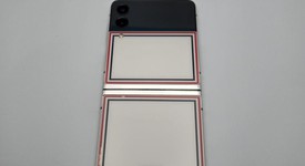 Fair
													Samsung Galaxy Z Flip3 5G - Unlocked, White, 256 GB, 8 GB, SM-F711U1, Thom Browne Edition, photo 6 of 6