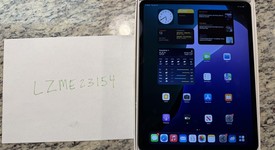 Mint
													Apple iPad Air 13" (M2) 2024 - Unlocked, Gray, 256 GB, A2899, photo 1 of 8