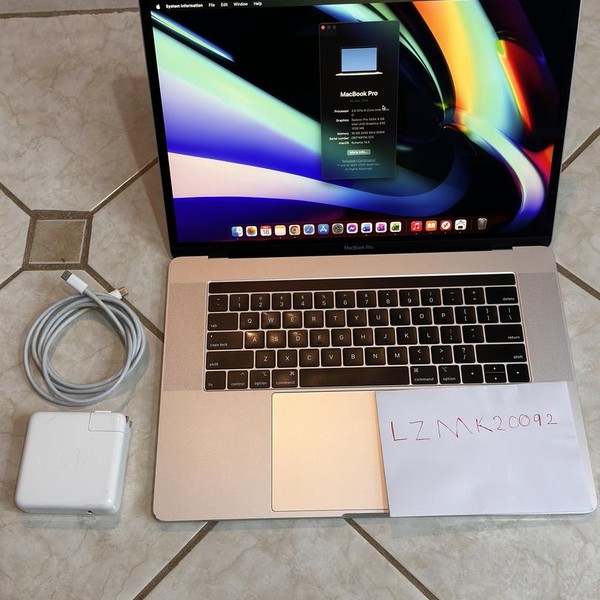 MacBook Pro 2019 - 15 inch - 256 GB, Silver, 16 GB, Intel Core i7