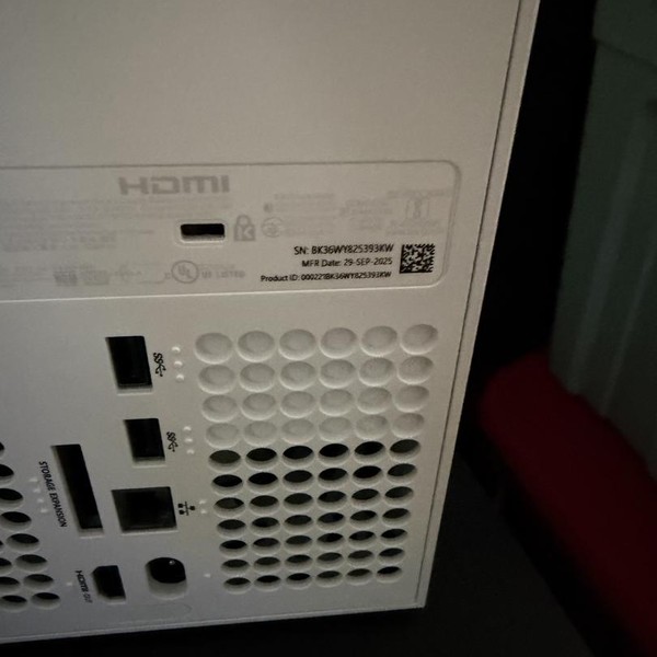 Xbox Series X (2020) - 1 TB, Robot White, All-Digital