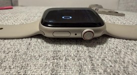 Good
													Apple Watch Series 8 45mm - Unlocked, Starlight, A2774 - Cellular, Aluminum, photo 4 of 5