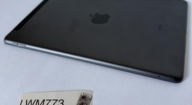 Good
													Apple iPad 7th Gen - Unlocked, Gray, 32 GB, A2200, photo 4 of 8