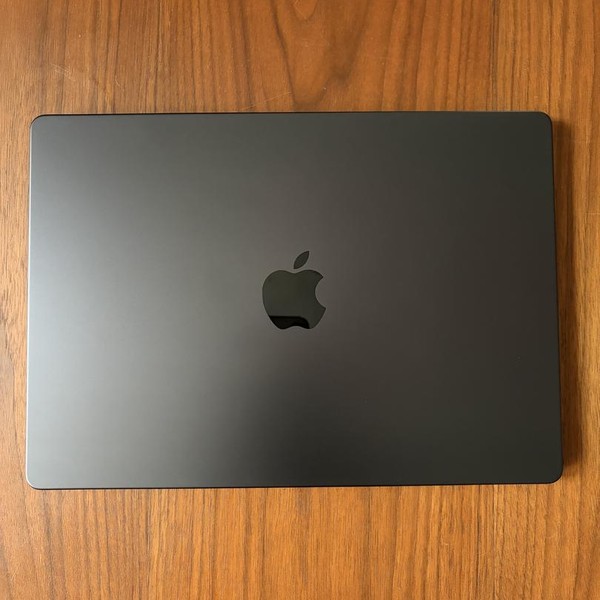 MacBook Pro 2026 - 14 inch (M5) - 1 TB, Space Black, 24 GB, Apple M5, Standard Display