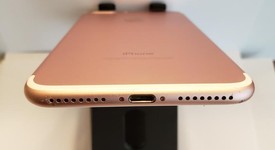 Good
													Apple iPhone 7 Plus - Straight Talk, Rose Gold, 32 GB, 3 GB, A1661, photo 5 of 7