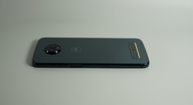 Mint
													Moto Z3 Play - Unlocked, Navy Blue, 32 GB, 4 GB, photo 5 of 9