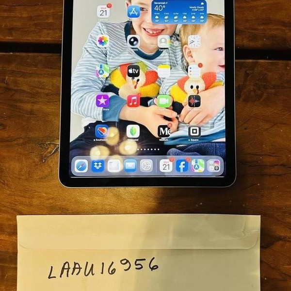 Apple iPad Air 4th Gen - Wi-Fi, 256 GB, Silver, A2316