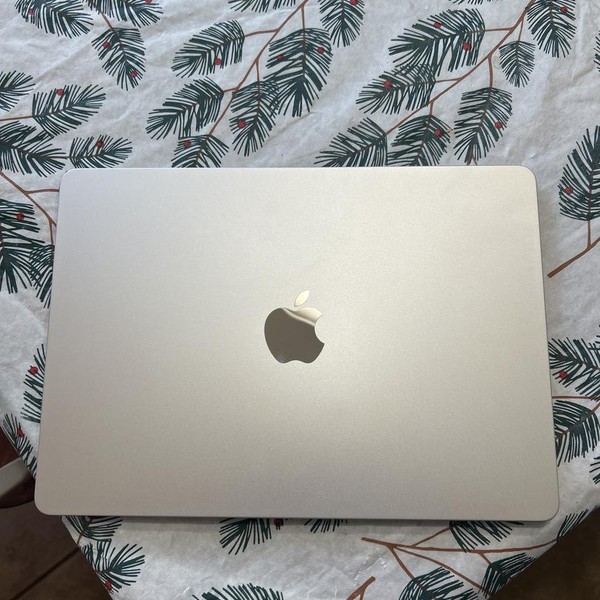 MacBook Air 2022 (M2) - 13 inch - 256 GB, Starlight, 16 GB, Apple M2