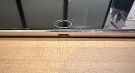 Good
													Apple iPad Pro 12.9" 1st Gen 2015 - Verizon, Silver, 256 GB, A1652, 1st Gen 2015, photo 3 of 14