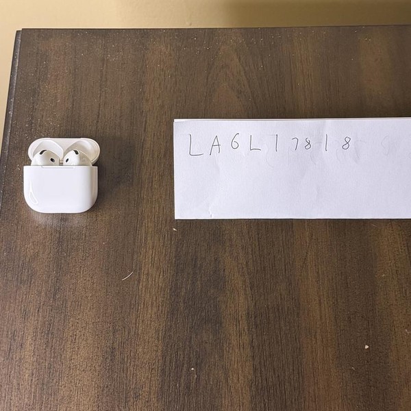 Apple AirPods (4th Gen) - Standard