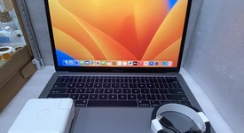 Good
													MacBook Pro 2017 (No Touch Bar) - 13" - I5, Gray, 128 GB, 8 GB, photo 4 of 10
