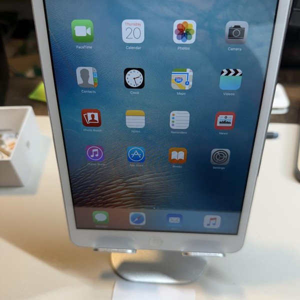 Apple iPad Mini 2 Retina - Wi-Fi, 16 GB, Silver