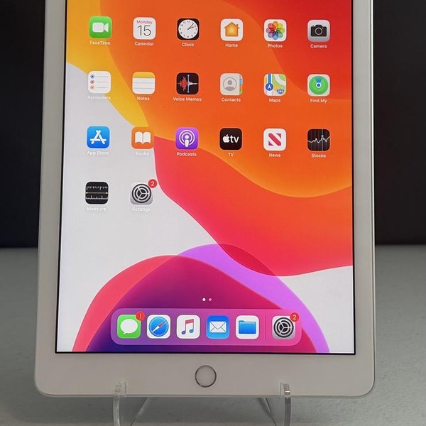 Apple iPad 6th Gen - Wi-Fi, 32 GB, Silver, A1893