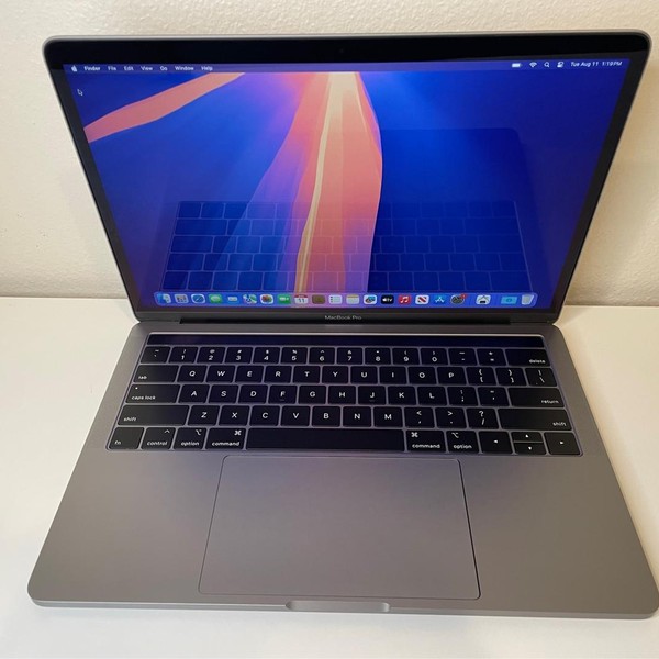MacBook Pro 2019 - 13 inch - 128 GB, Gray, 8 GB, Intel Core i5