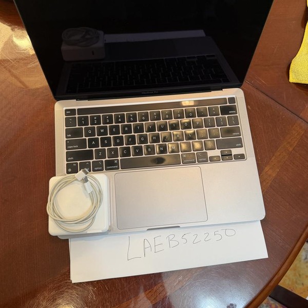 MacBook Pro 2022 - 13 inch - 256 GB, Silver, 8 GB, Apple M2
