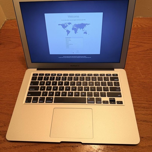 MacBook Air 2017 - 13 inch - I5, Silver, 256 GB, 8 GB