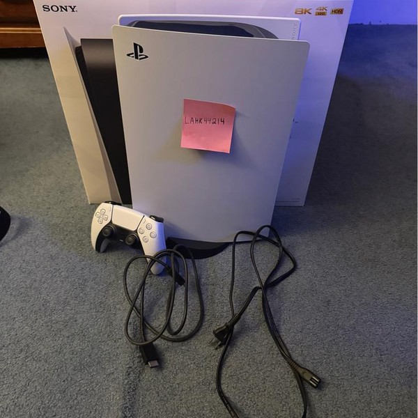 PlayStation 5 Standard Edition (2020) - 825 GB, White, Standard Edition