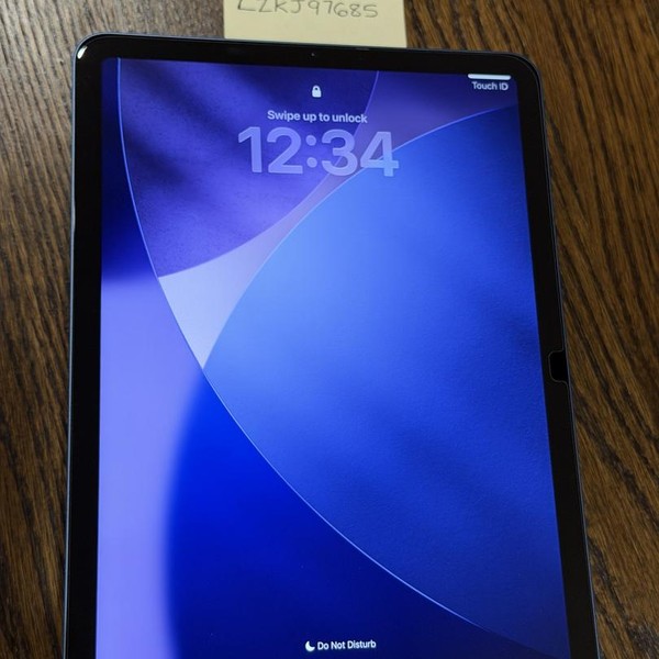 Apple iPad Air 5th Gen - Wi-Fi, 256 GB, Blue, A2588