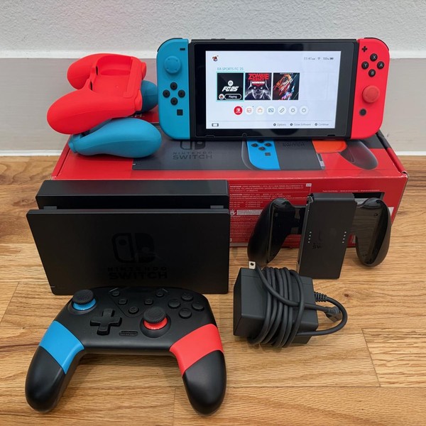 Nintendo Switch - 32 GB, Red & Blue