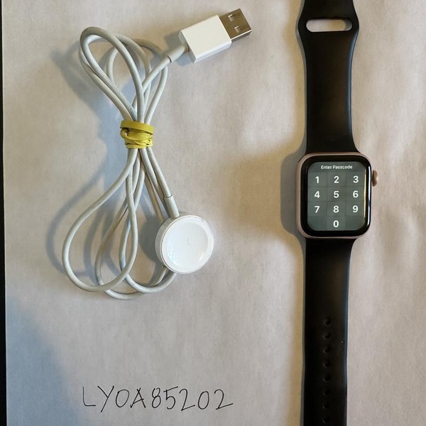 Apple Watch Series 5 40mm - Gold, A2092 - GPS, Aluminum