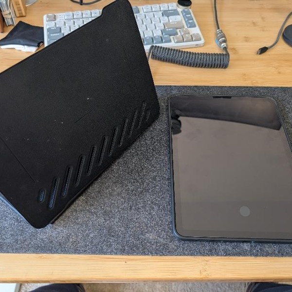 Apple iPad Air 5th Gen - Wi-Fi, 64 GB, Gray, A2588