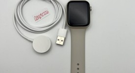 Mint
													Apple Watch SE 2nd Gen 44mm - Unlocked, Starlight, A2727 - Cellular, Aluminum, photo 2 of 7