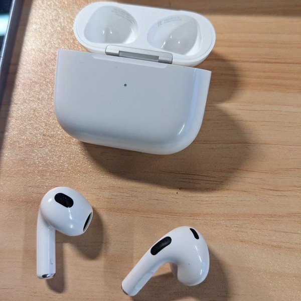 Apple AirPods 3rd Gen - Lightning Case