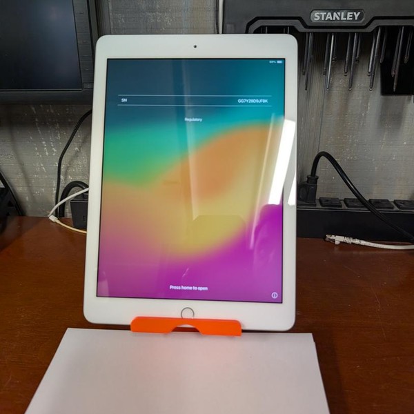 Apple iPad 6th Gen - Wi-Fi, 32 GB, Silver, A1893