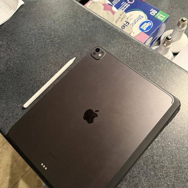 Apple iPad Pro 13 inch (M4) 2024 - Wi-Fi, 256 GB, Black, 8 GB, A2925, Standard Glass