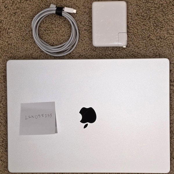 MacBook Pro Late 2023 (M3) - 16 inch - 512 GB, Silver, 18 GB, Apple M3 Pro 12-core, 18-core GPU