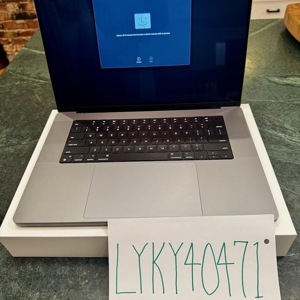 MacBook Pro 2021 - 16 inch - 1 TB, Gray, 16 GB, Apple M1 Pro 10-core