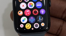 Good
													Apple Watch SE 2nd Gen 44mm - Unlocked, Midnight, A2727 - Cellular, Aluminum, photo 2 of 14