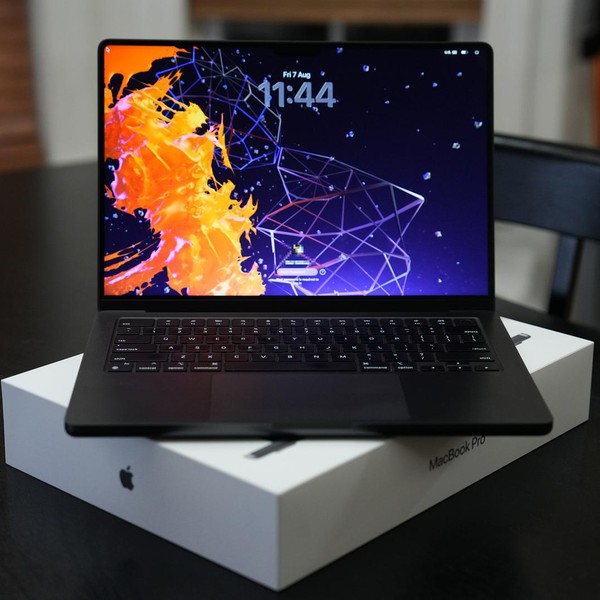 MacBook Pro Late 2023 (M3) - 14 inch - 4 TB, Black, 48 GB, Apple M3 Max 16-core, 40-core GPU